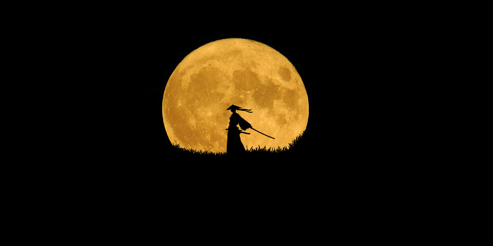 Siluetta di un contadino e luna piena.