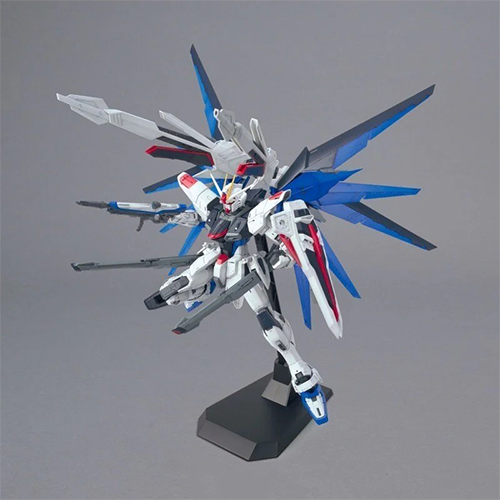Bandai Master Grade Freedom Gundam Ver. 2.0 1/100 - immagine 4